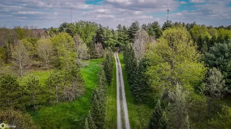 1000/1006 Irish Lane Mount Vernon IA 52314