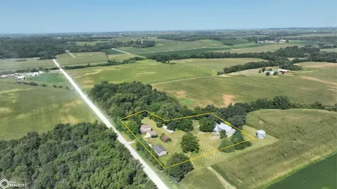 4617 Durow Road Center Point IA 52213
