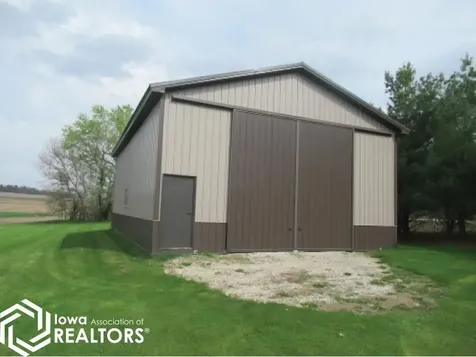 4617 Durow Road Center Point IA 52213