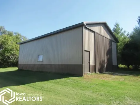 4617 Durow Road Center Point IA 52213