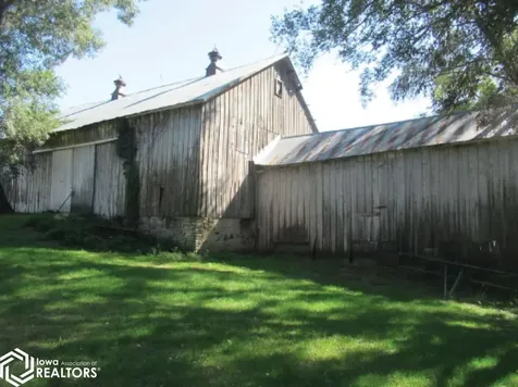 4617 Durow Road Center Point IA 52213