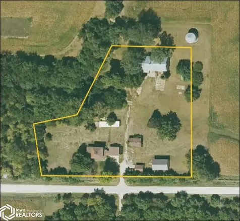 4617 Durow Road Center Point IA 52213