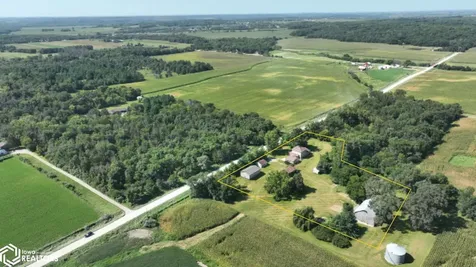 4617 Durow Road Center Point IA 52213