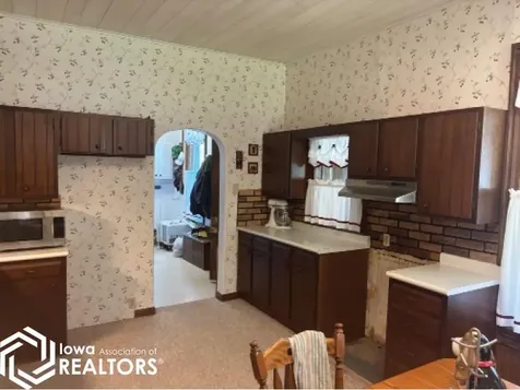 4617 Durow Road Center Point IA 52213
