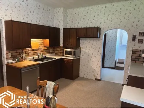 4617 Durow Road Center Point IA 52213