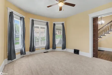 253 S Central Avenue Burlington IA 52601