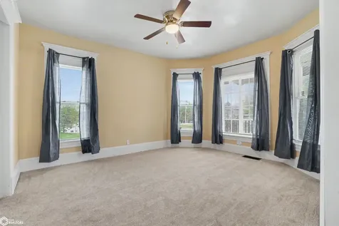 253 S Central Avenue Burlington IA 52601