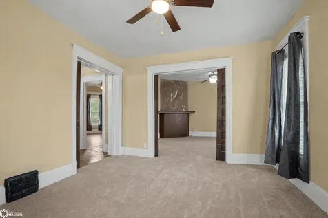 253 S Central Avenue Burlington IA 52601