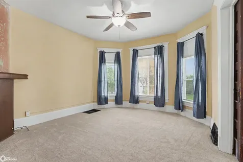 253 S Central Avenue Burlington IA 52601
