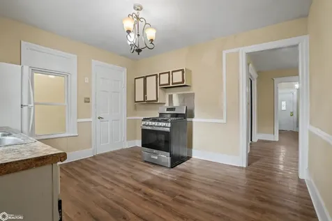 253 S Central Avenue Burlington IA 52601