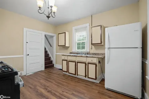 253 S Central Avenue Burlington IA 52601