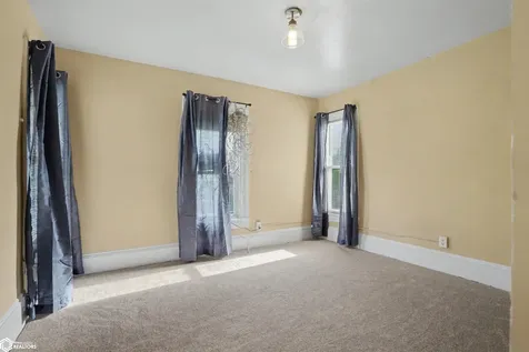 253 S Central Avenue Burlington IA 52601