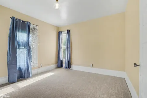 253 S Central Avenue Burlington IA 52601