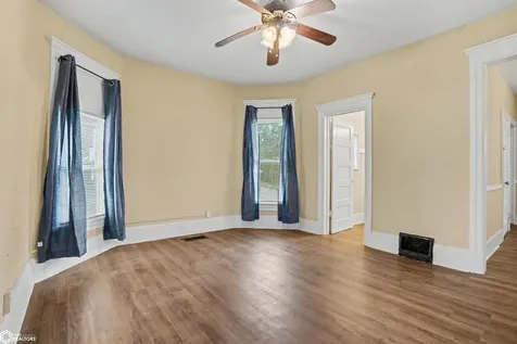 253 S Central Avenue Burlington IA 52601