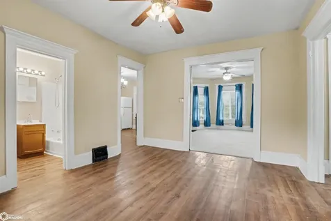 253 S Central Avenue Burlington IA 52601