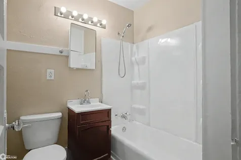 253 S Central Avenue Burlington IA 52601