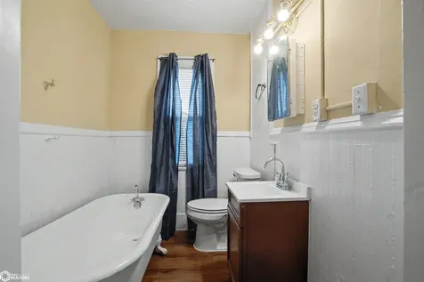 253 S Central Avenue Burlington IA 52601
