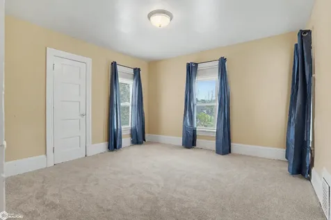 253 S Central Avenue Burlington IA 52601
