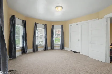 253 S Central Avenue Burlington IA 52601