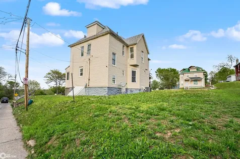 253 S Central Avenue Burlington IA 52601