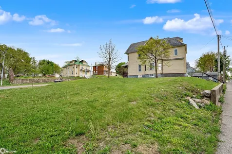 253 S Central Avenue Burlington IA 52601