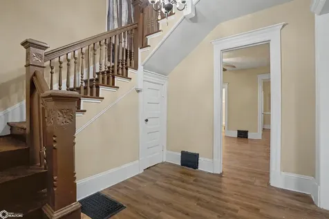 253 S Central Avenue Burlington IA 52601