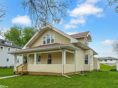 413 4th Street Gladbrook IA 50635