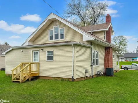 413 4th Street Gladbrook IA 50635
