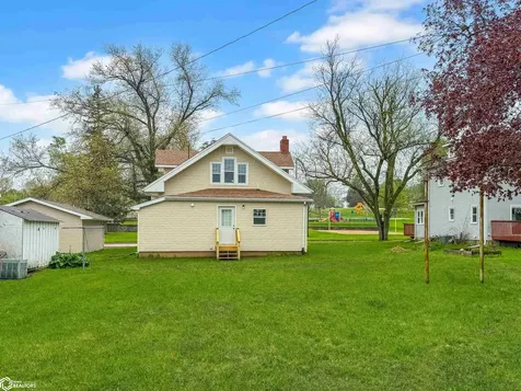 413 4th Street Gladbrook IA 50635