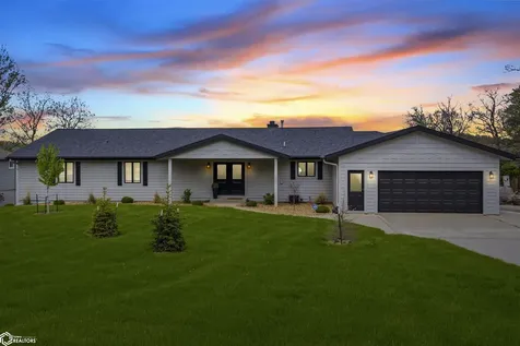 1037 Diamond Trail Road Montezuma IA 50171