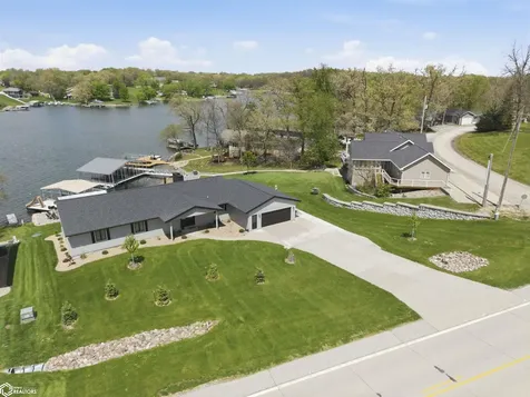 1037 Diamond Trail Road Montezuma IA 50171