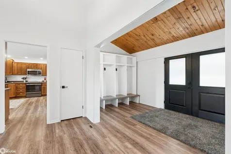 1037 Diamond Trail Road Montezuma IA 50171