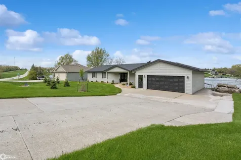 1037 Diamond Trail Road Montezuma IA 50171
