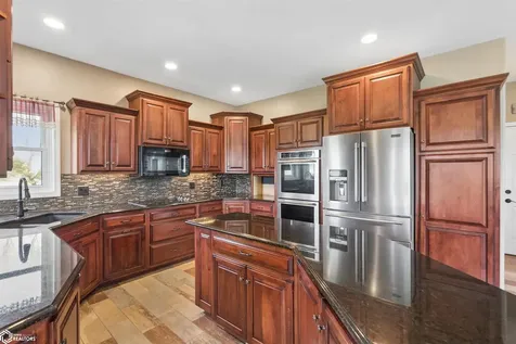 2250 W 21st Street N Newton IA 50208