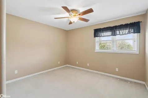 2250 W 21st Street N Newton IA 50208