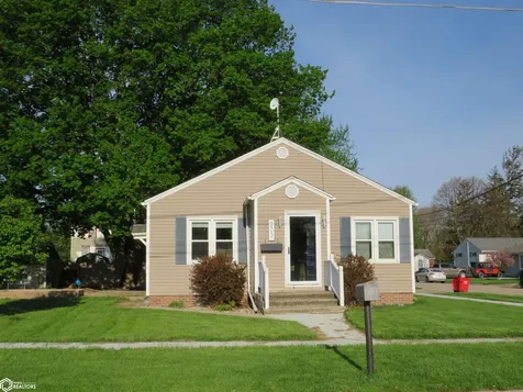 203 6th Street SW Hampton IA 50441