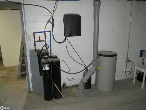 203 6th Street SW Hampton IA 50441
