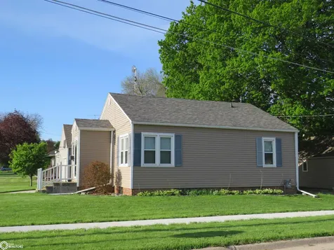203 6th Street SW Hampton IA 50441