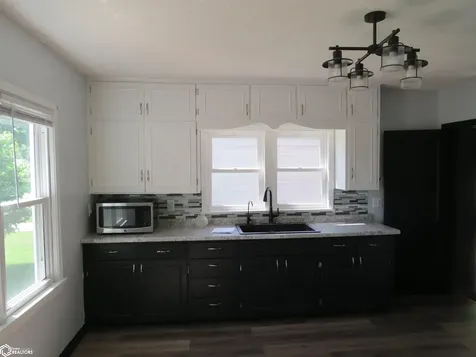 203 6th Street SW Hampton IA 50441