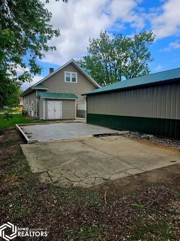 134 E Main Street Agency IA 52530