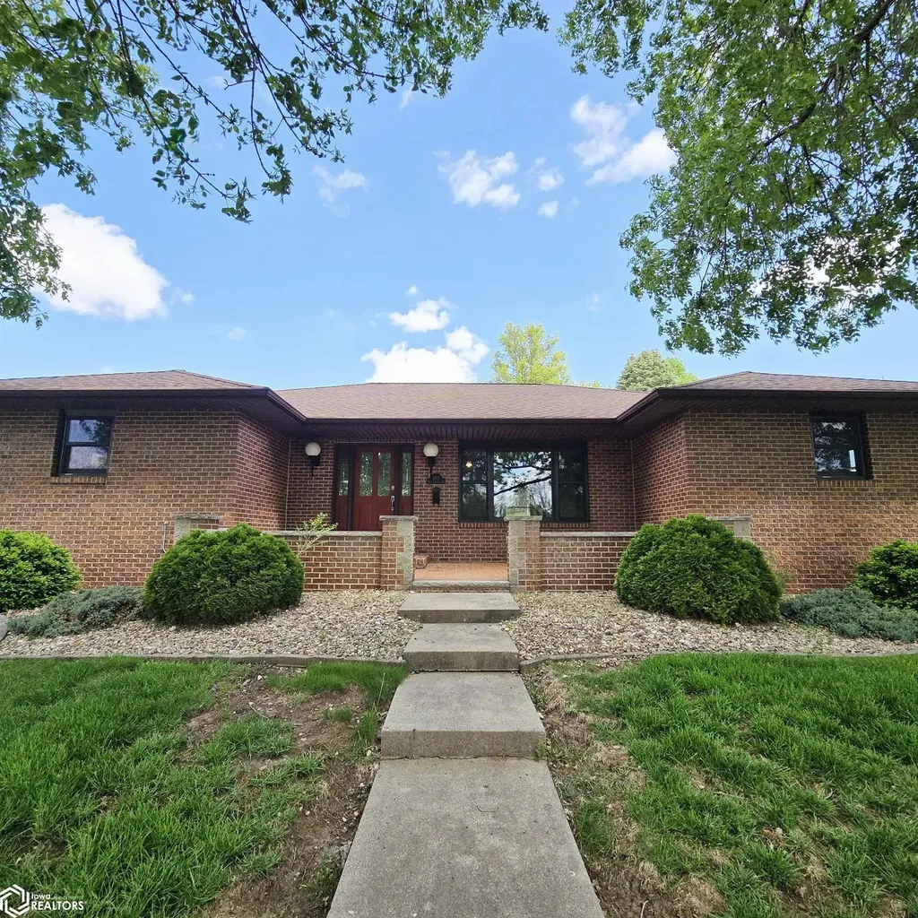 105 W Glendale Road Oskaloosa IA 52577