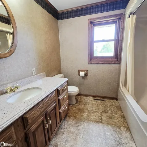 105 W Glendale Road Oskaloosa IA 52577
