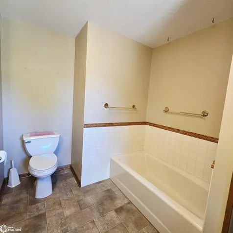 105 W Glendale Road Oskaloosa IA 52577