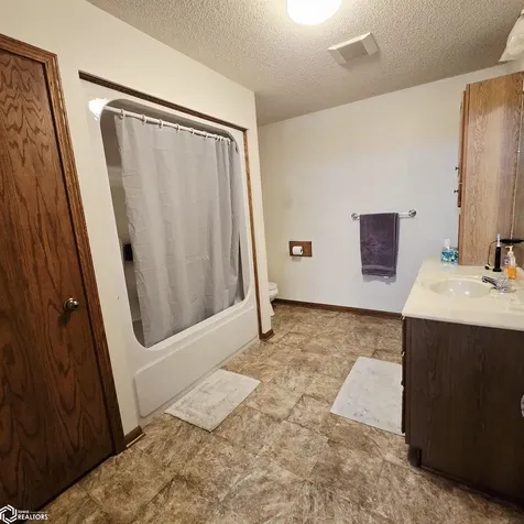 105 W Glendale Road Oskaloosa IA 52577