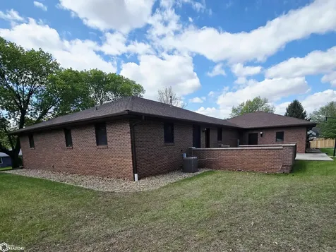 105 W Glendale Road Oskaloosa IA 52577