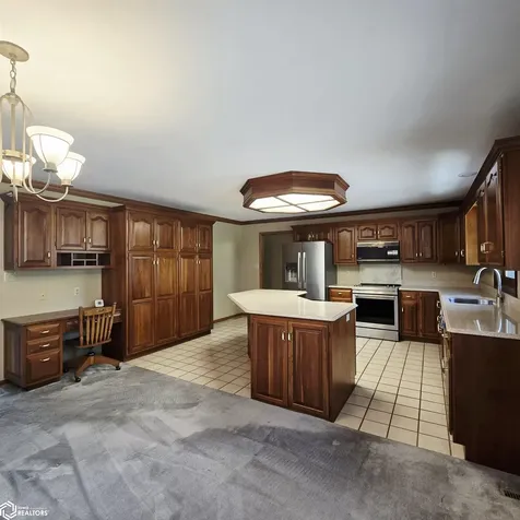 105 W Glendale Road Oskaloosa IA 52577
