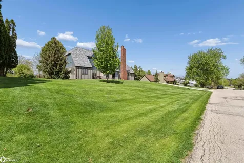 1405 Fairway Drive Marshalltown IA 50158
