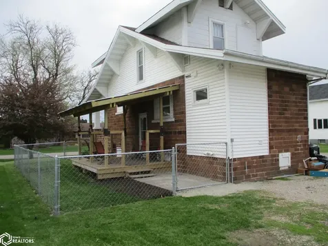 1003 Clark Street Dysart IA 52224