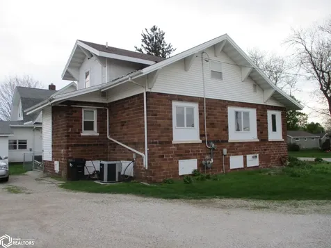 1003 Clark Street Dysart IA 52224