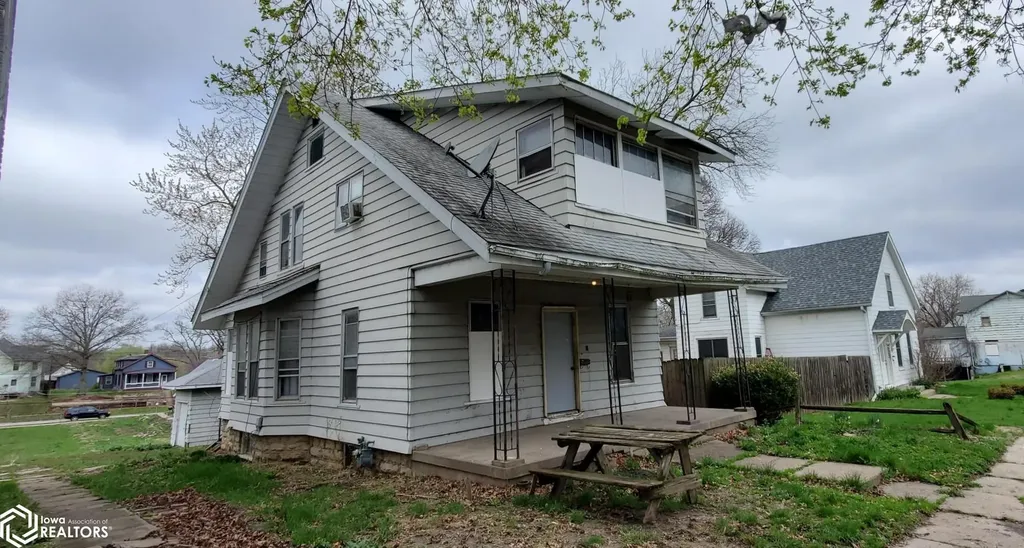 117 N Gunnison Street Burlington IA 52601